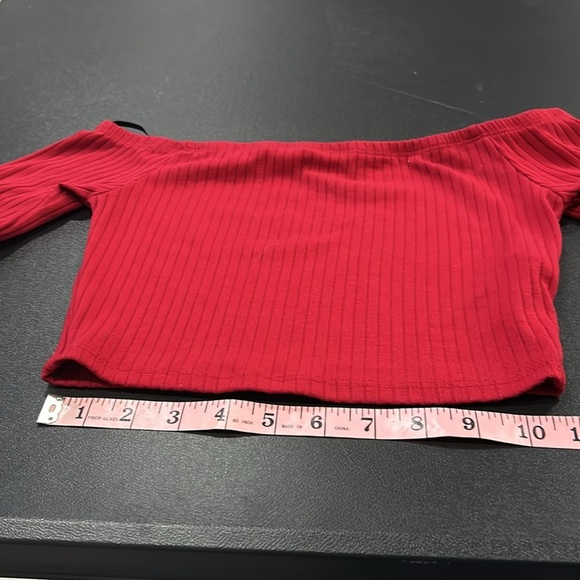 Women’s Forever 21 Red Off Shoulder Top. Size S (293) - Picture 10 of 11